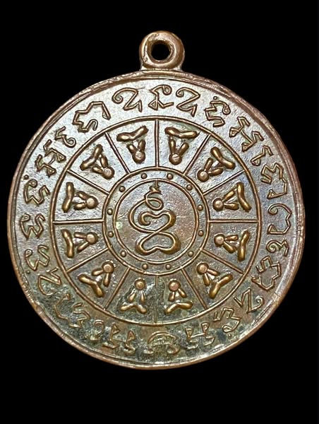 amulet bánh xe chuyển pháp luân